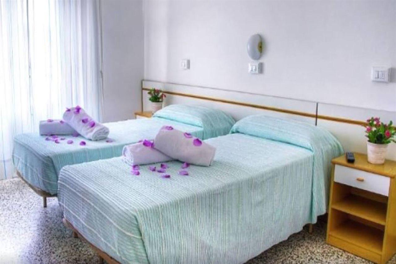 Iris Hotel 2*
