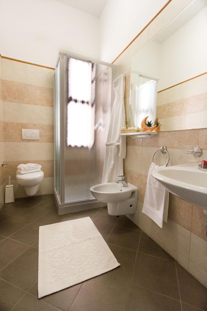 Augustus Hotel 3*