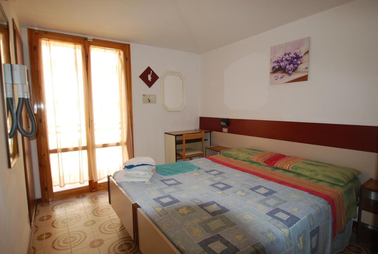 Hotel Cesari *