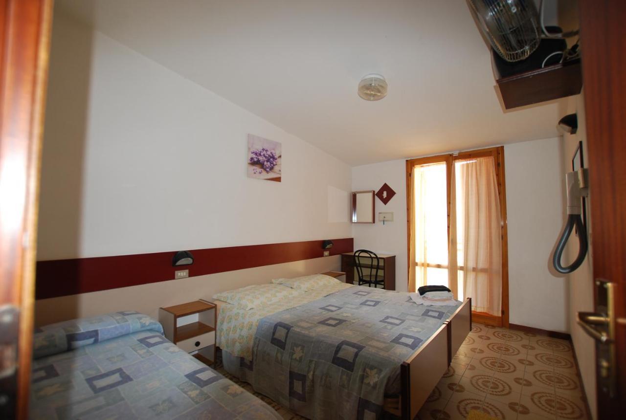 Cesari Hotel *