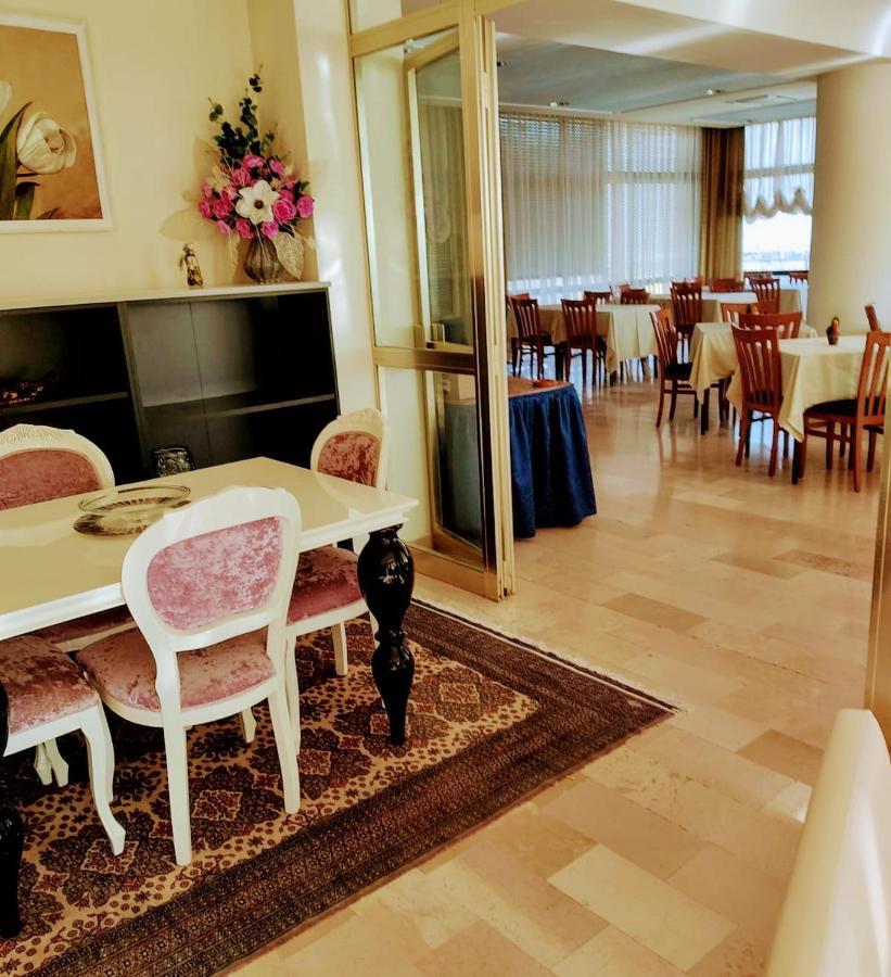 Alcazar Hotel