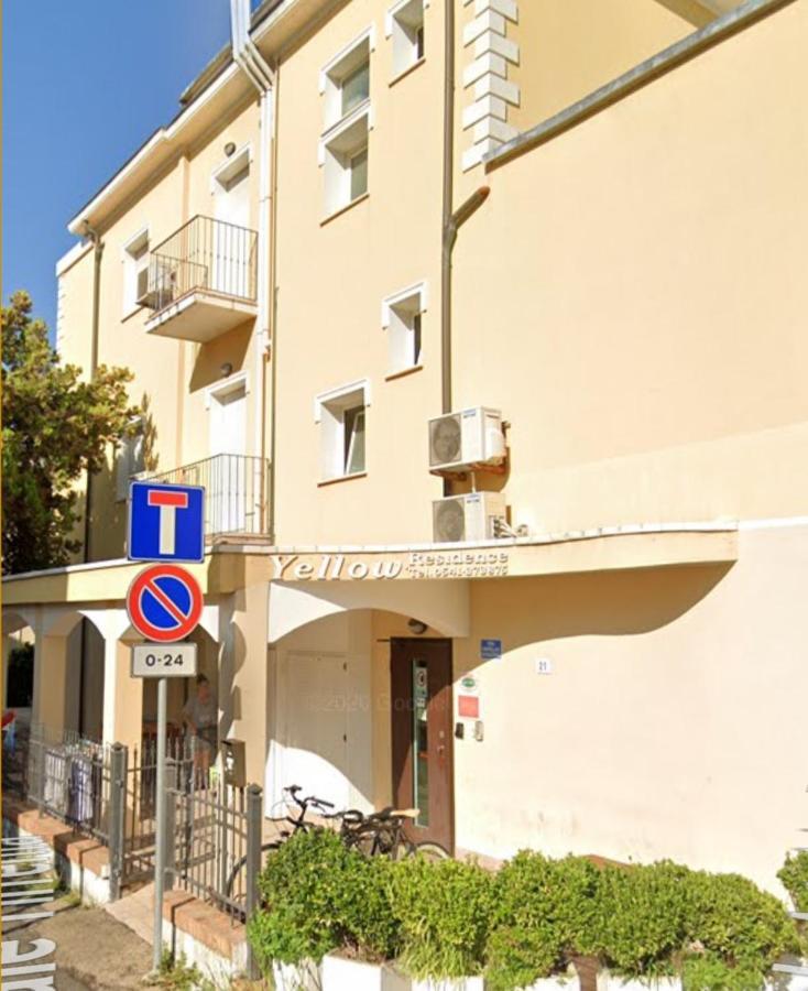 Aparthotel Yellow 3*