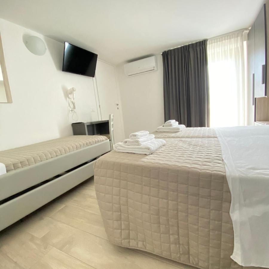 Hotel Bed And Book 2*