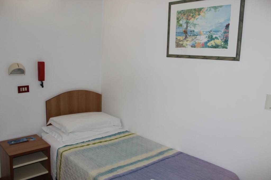 Santini Hotel