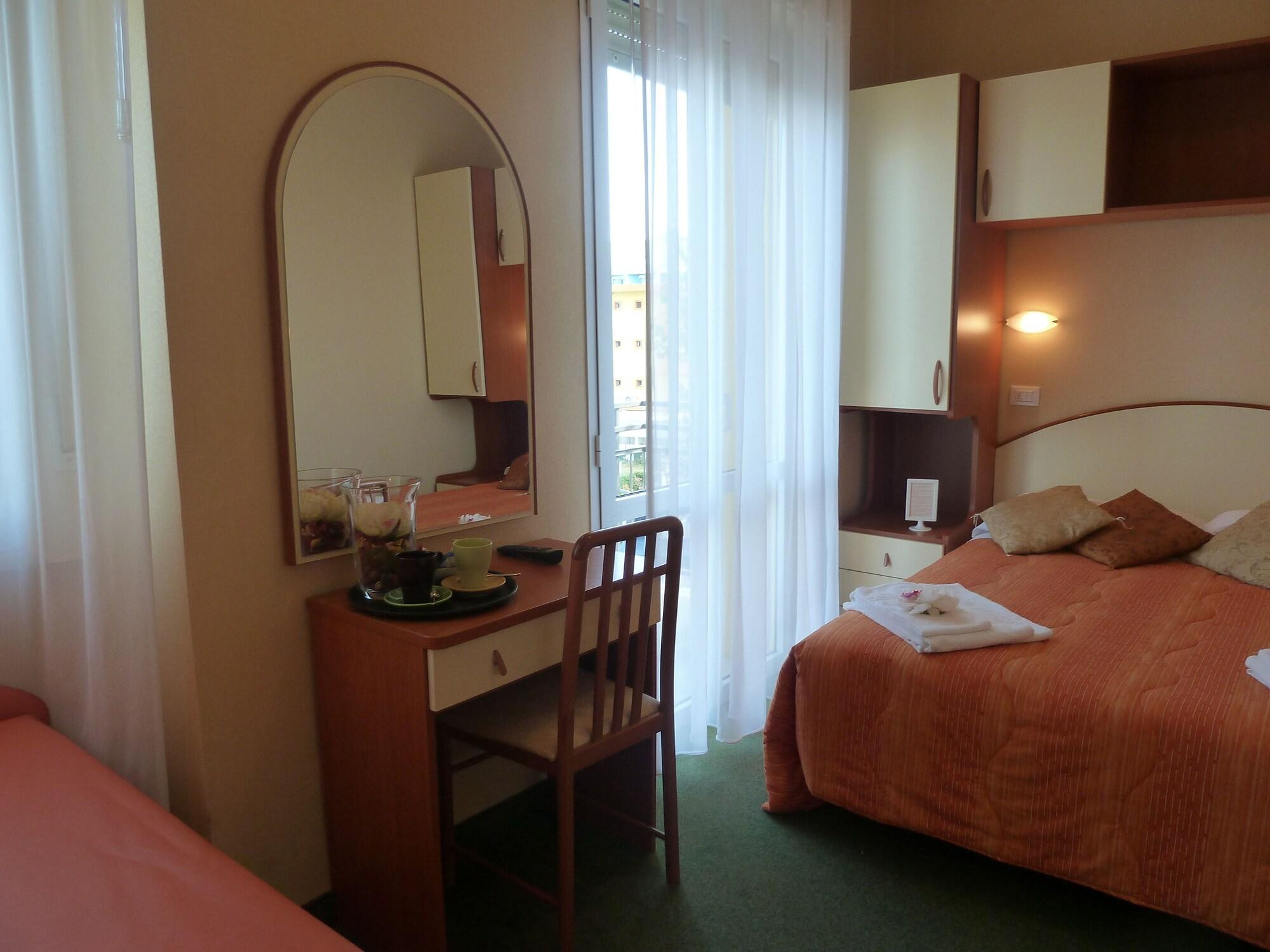Crosal Hotel