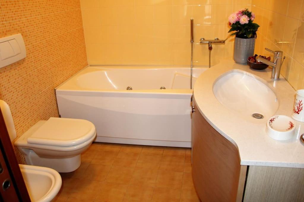 Frally Intero Alloggio, Appartamento. Apartment Rimini