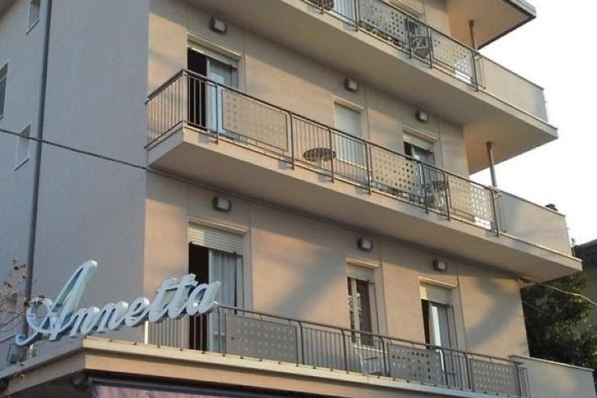 Annetta 3*