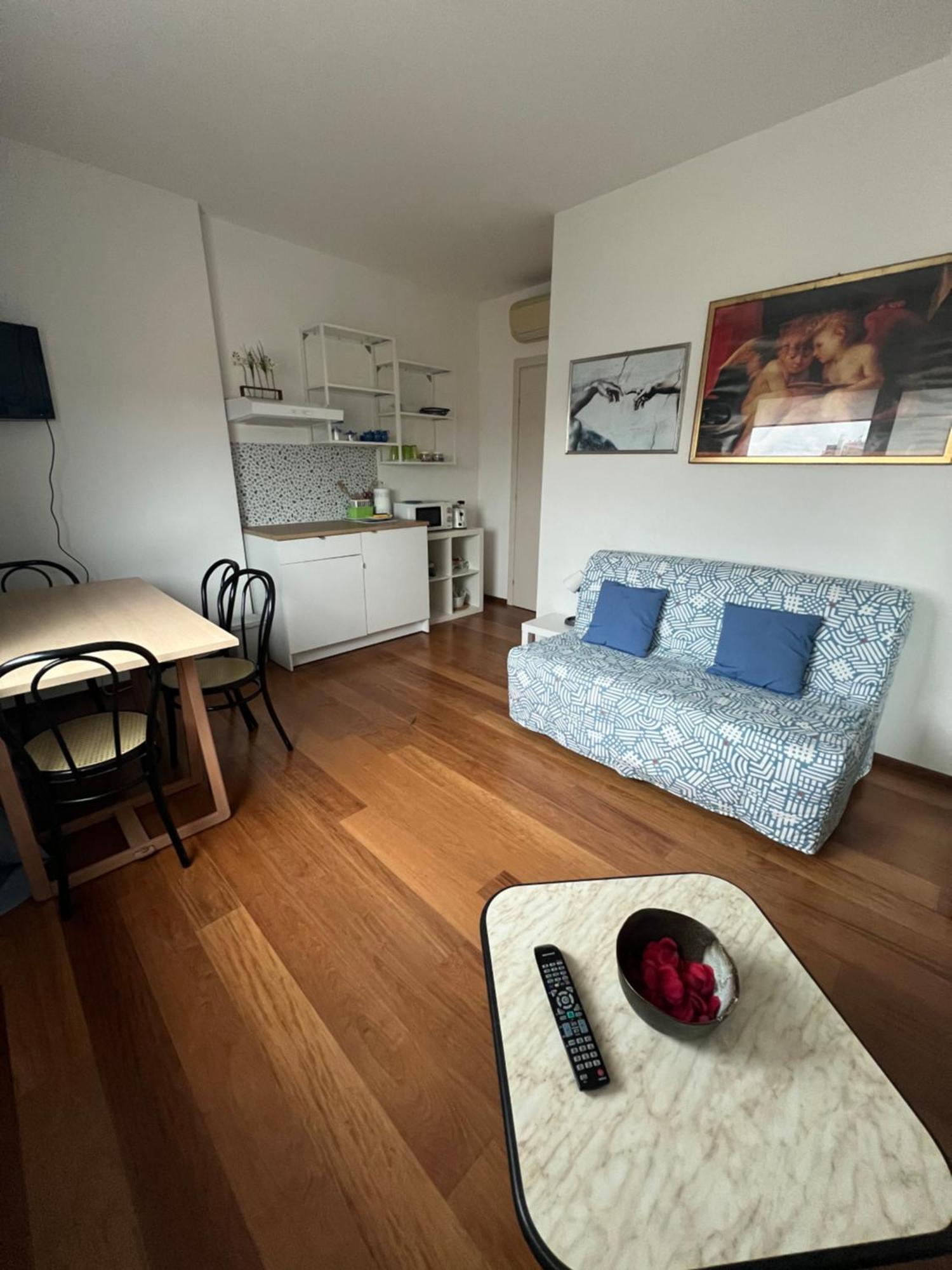 Tri Locale A-mare