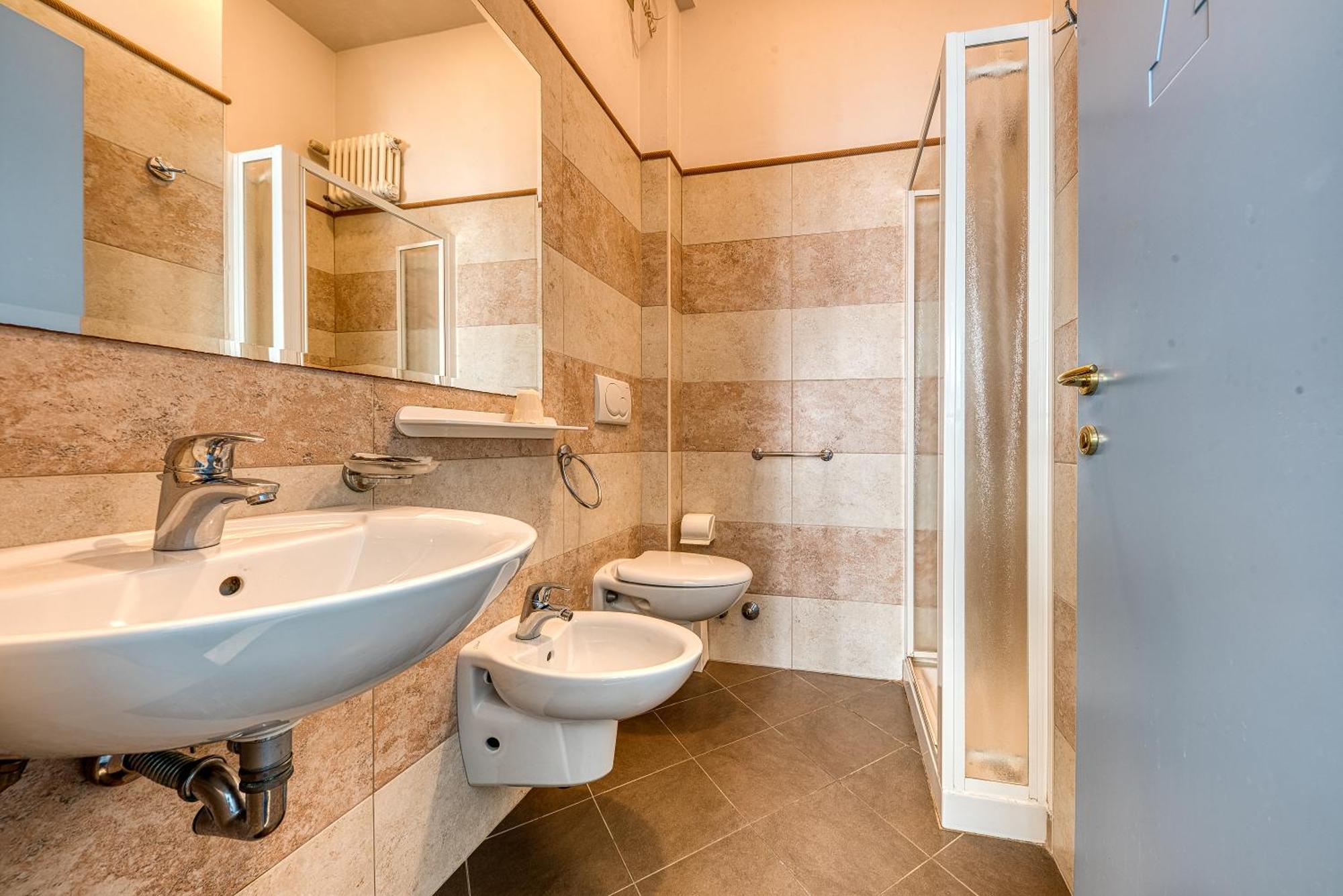 Augustus Hotel 3*