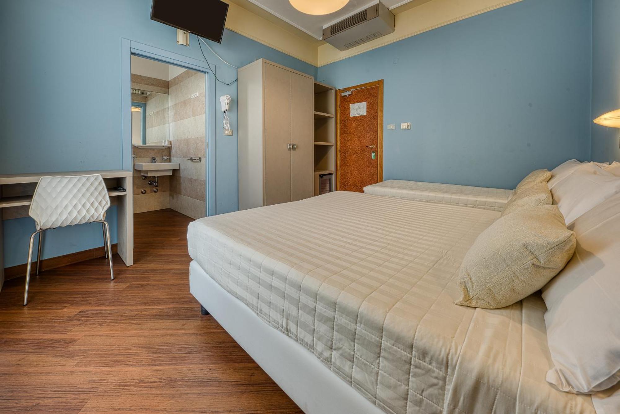 Augustus Hotel 3*