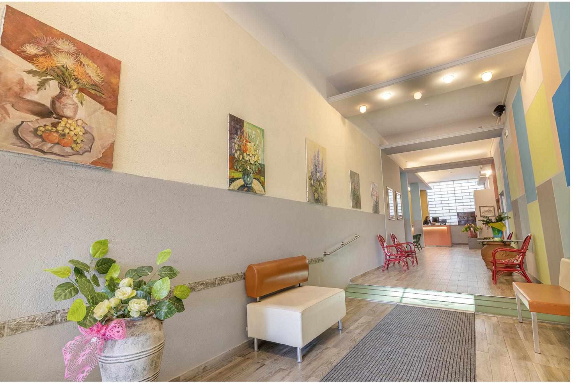 Lily Hotel