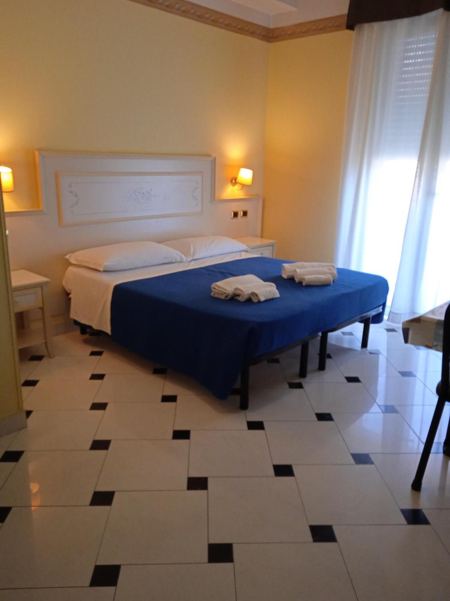 Aparthotel Record 4*