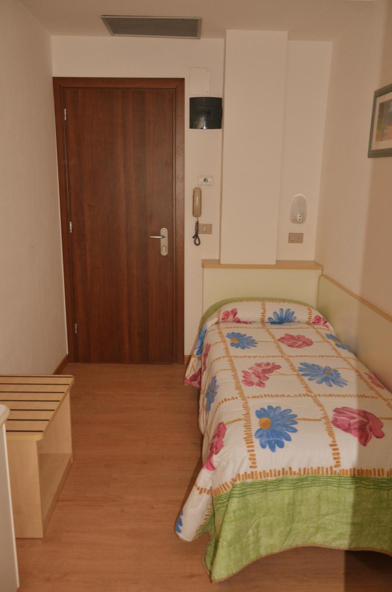 Tiziana 3*