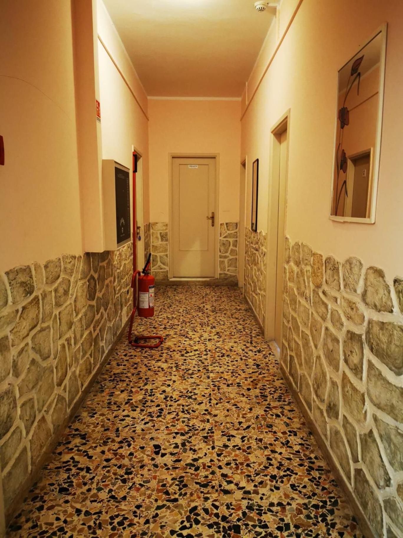 Prestige Hotel 3*