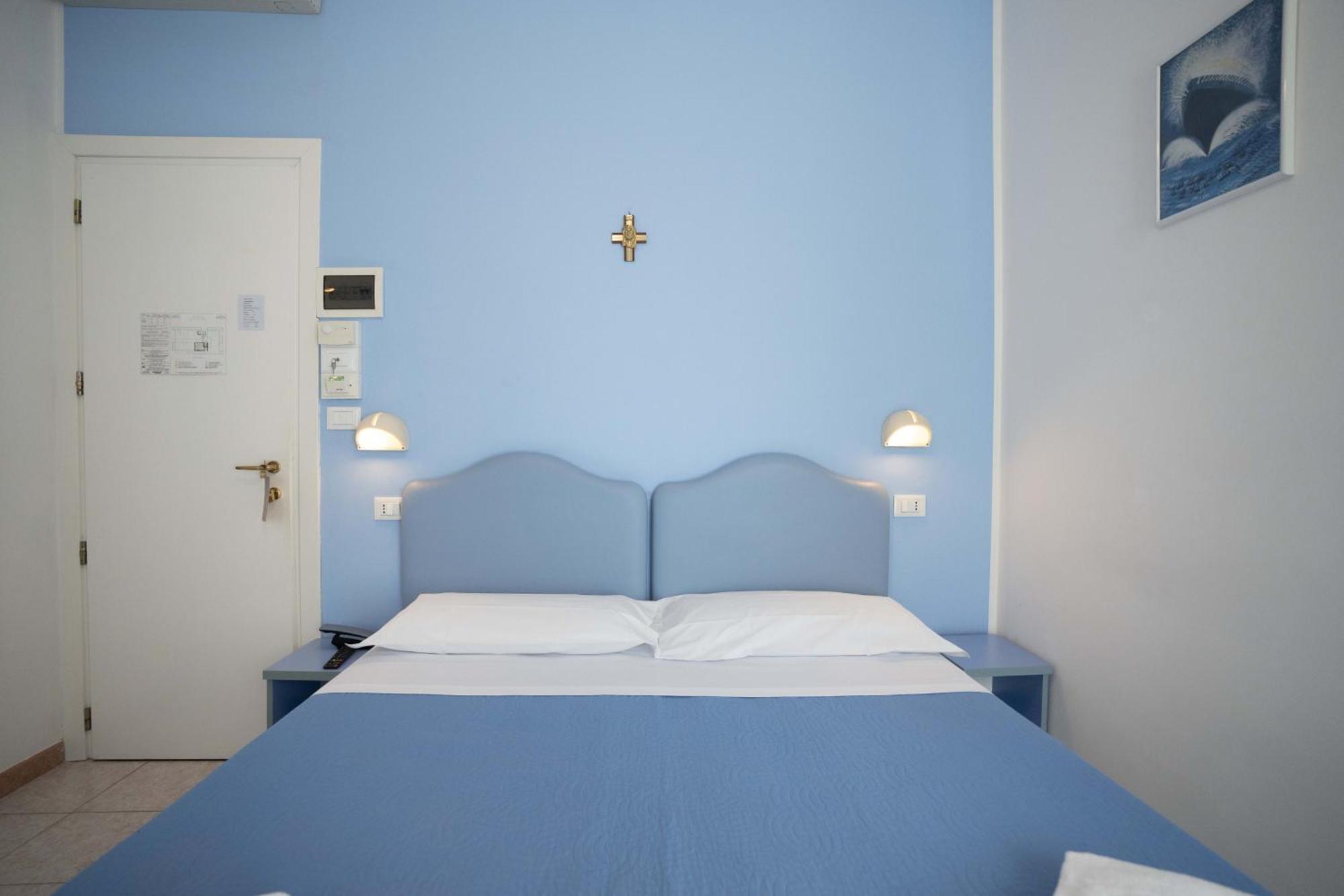 Odeon Hotel 2*