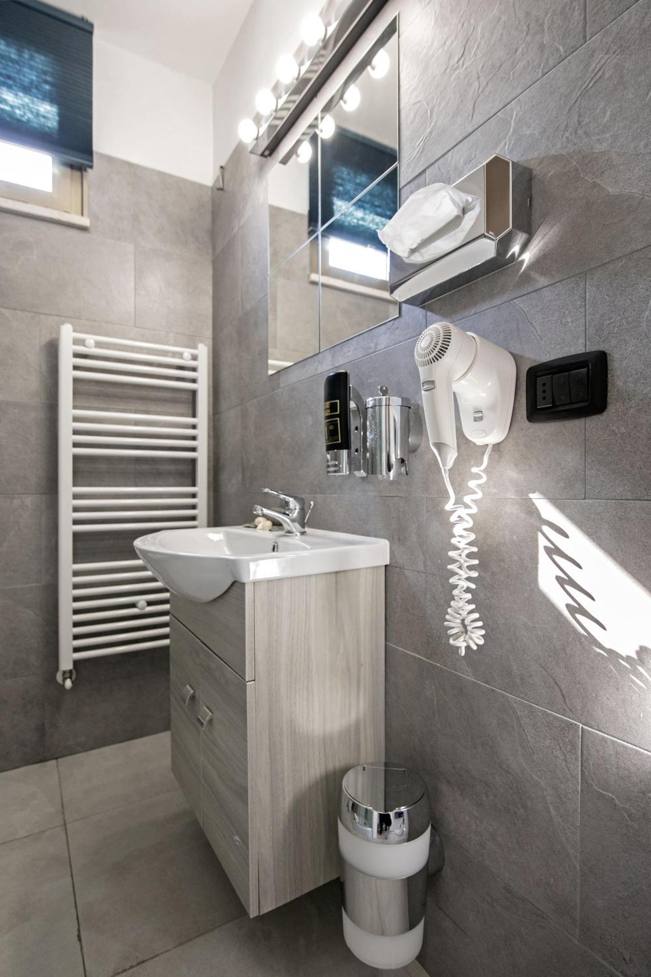 Noah Hotel