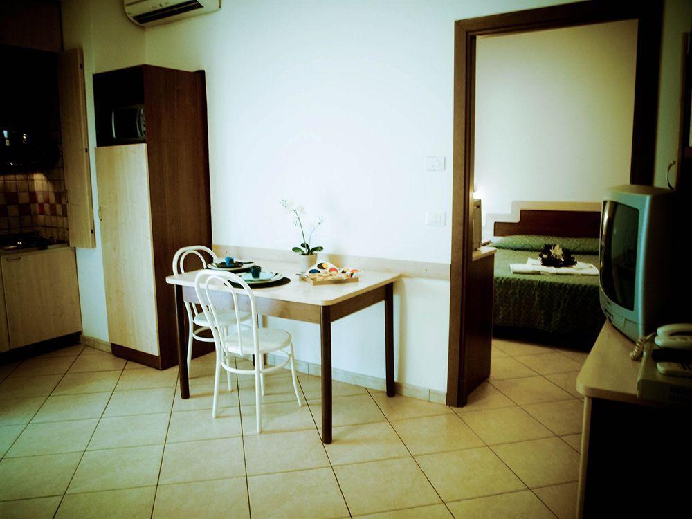 Aparthotel Mediterraneo 2*
