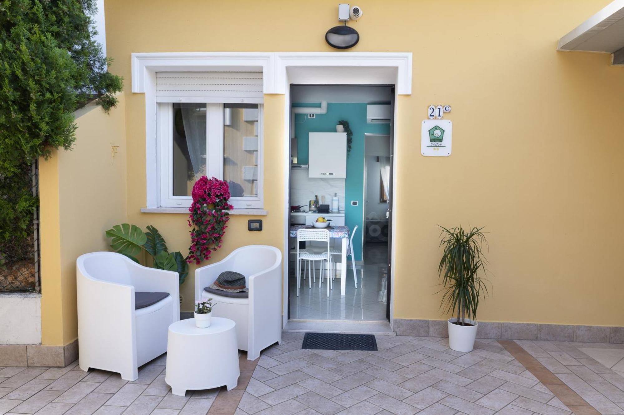 Yellow Aparthotel