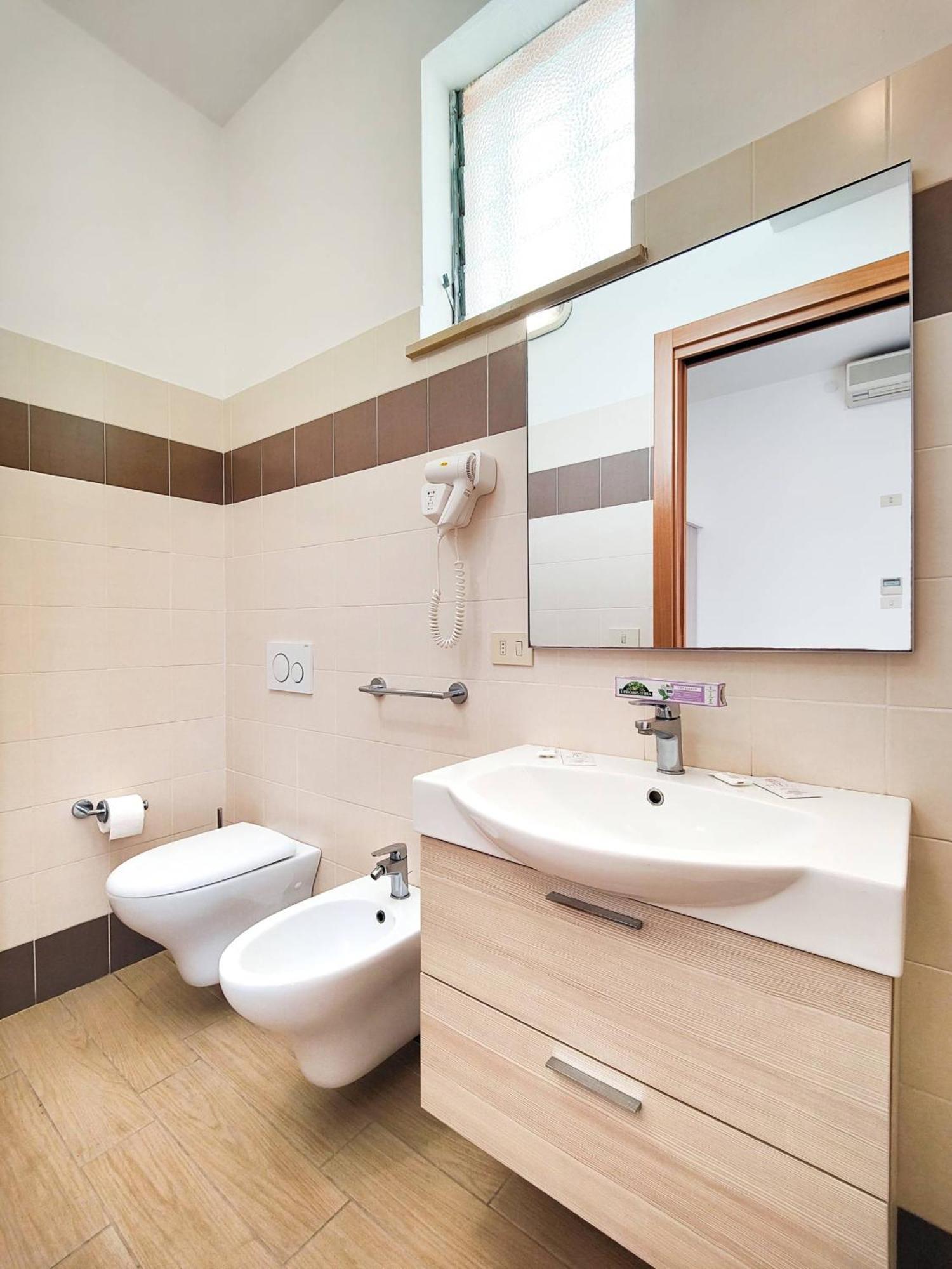 Hotel Lea Completa 2*