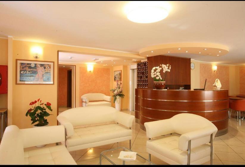 De La Hotel Rimini