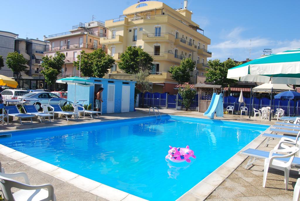 Aparthotel Record 4*