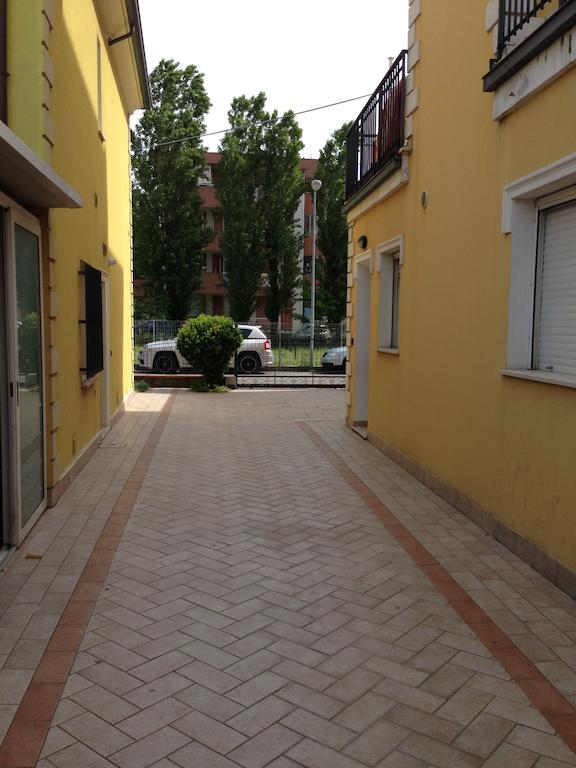 Yellow Aparthotel 3*