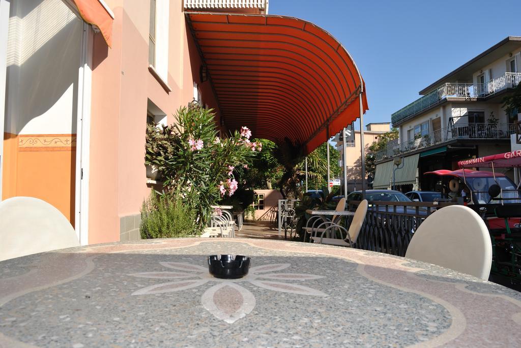 Hotel Vistamare Viserba 2*