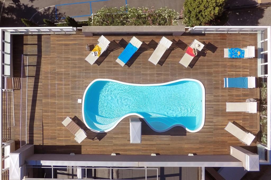 Delfina Aparthotel 3*