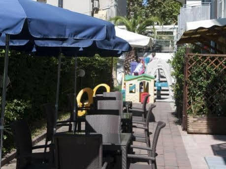 Azzurra Aparthotel 3*