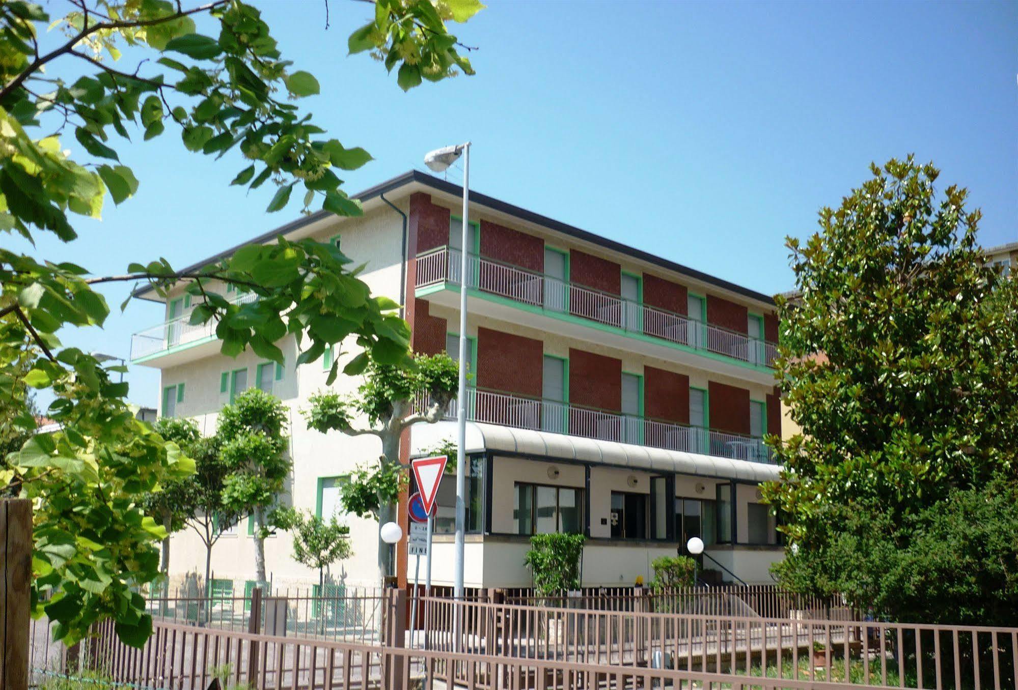 Gladiola Hotel 2*