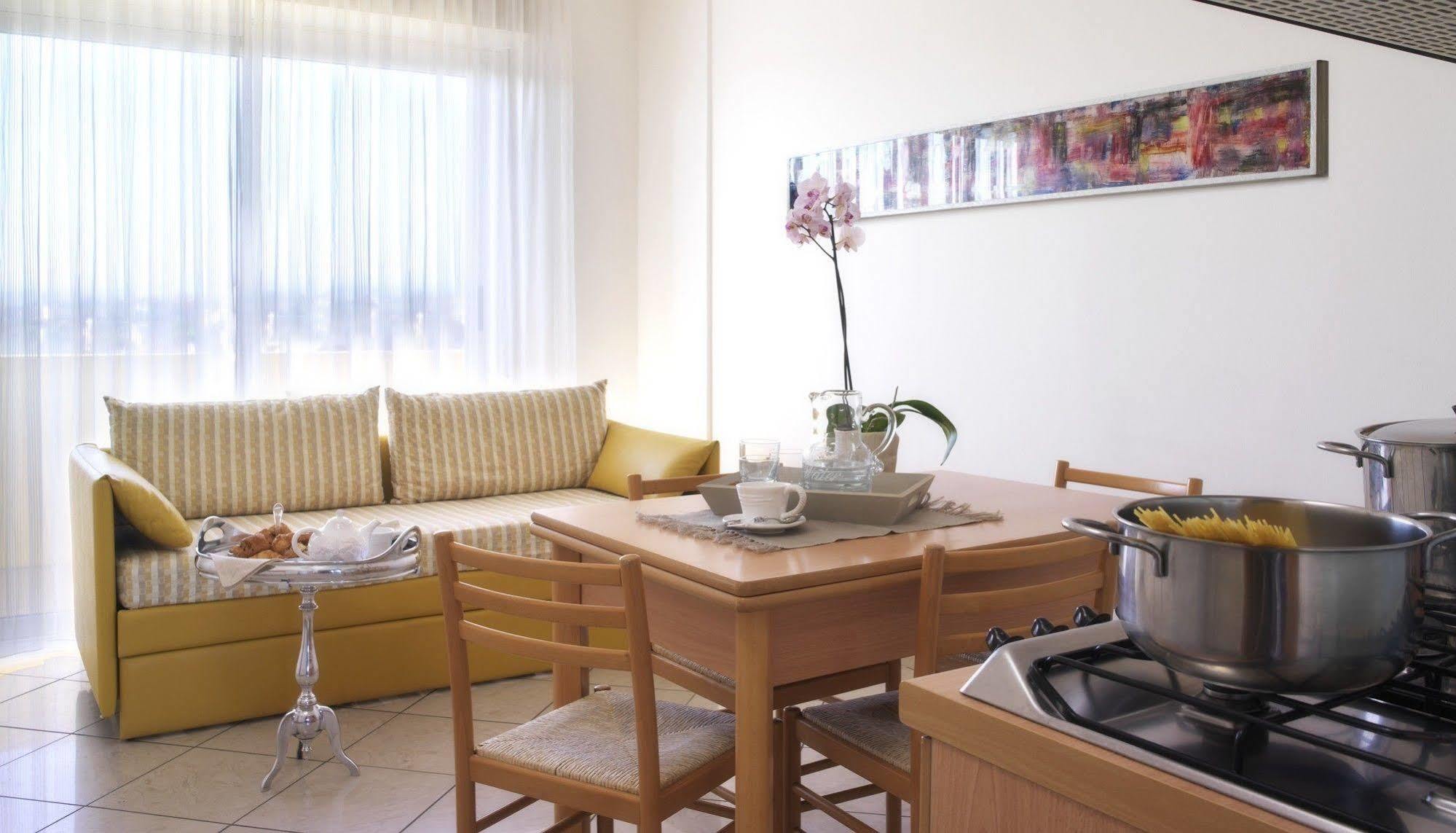 Piccadilly Aparthotel 3*