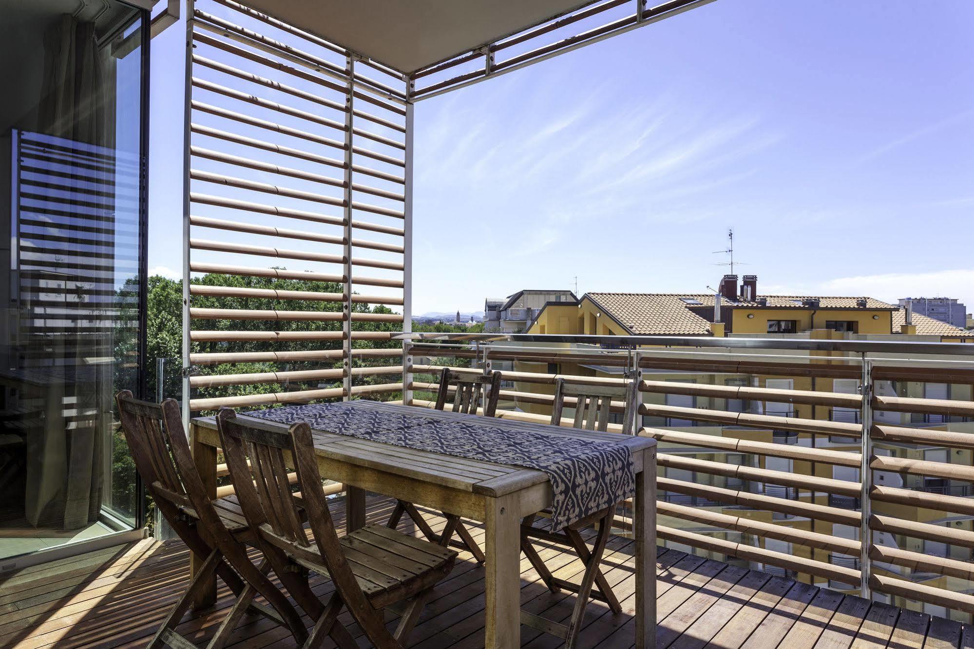 Delfina Aparthotel