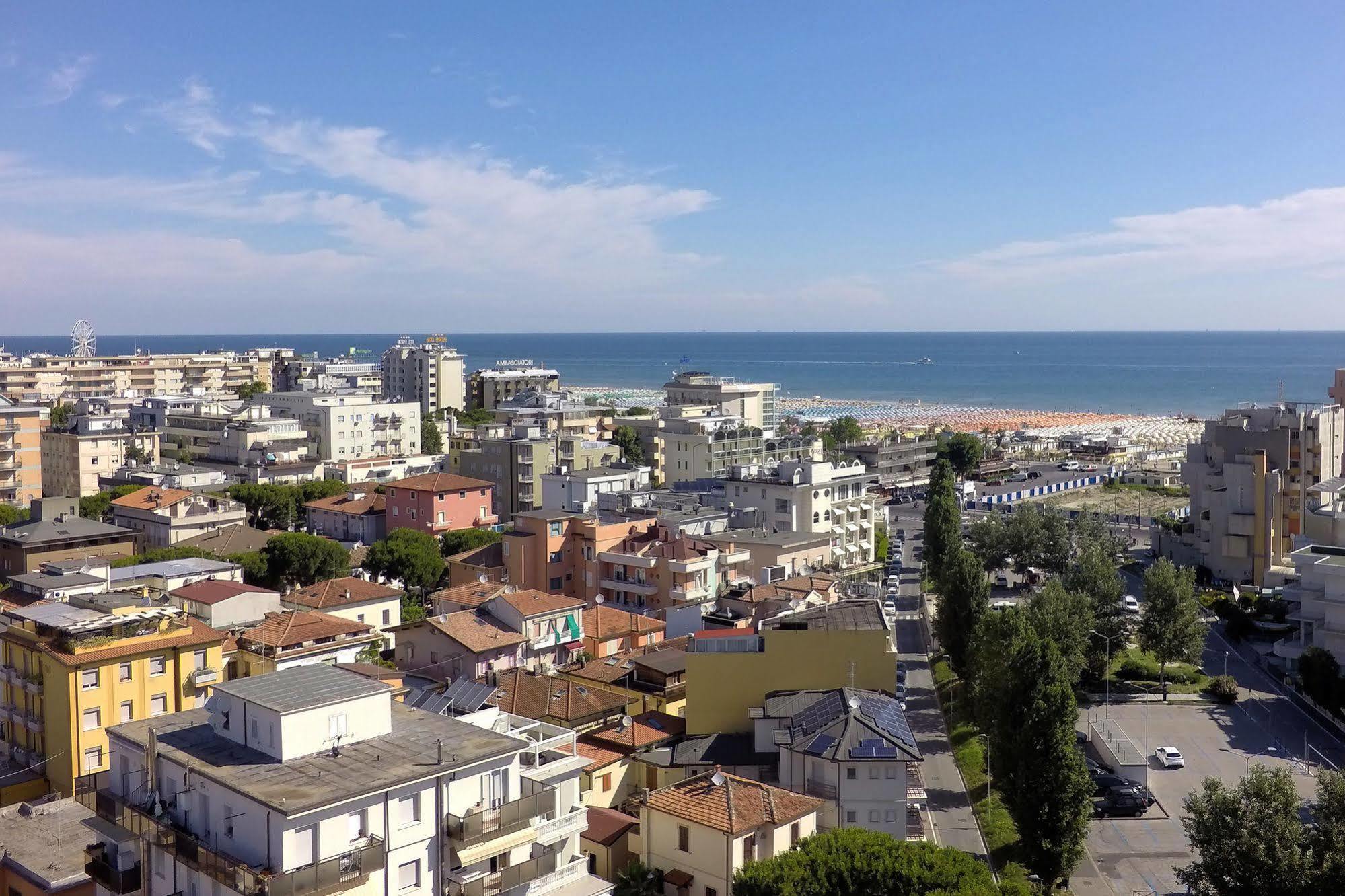 Aparthotel Delfina 3*