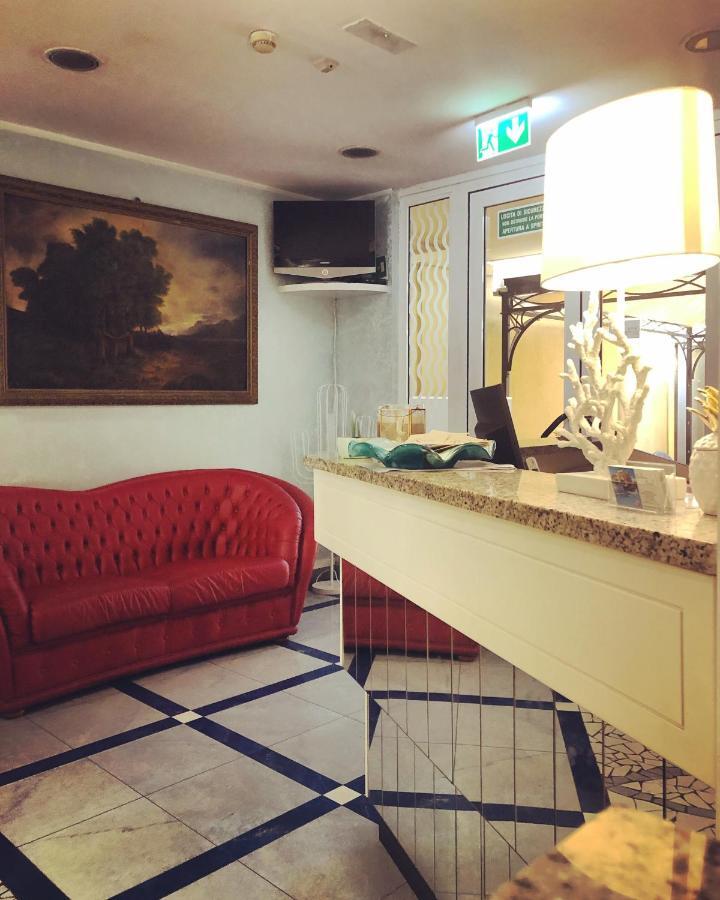 Record Aparthotel 4*