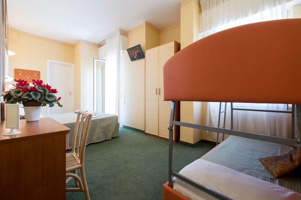 Crosal Hotel