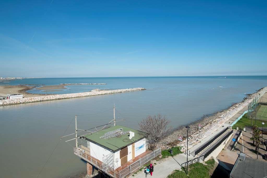 Crosal Hotel