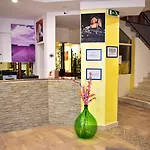 Hotel New Happy