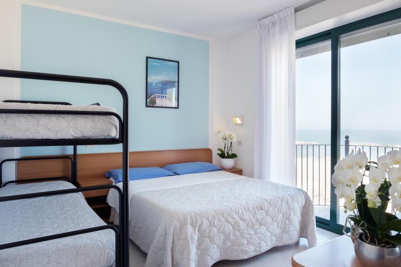 Emilia Hotel 3*