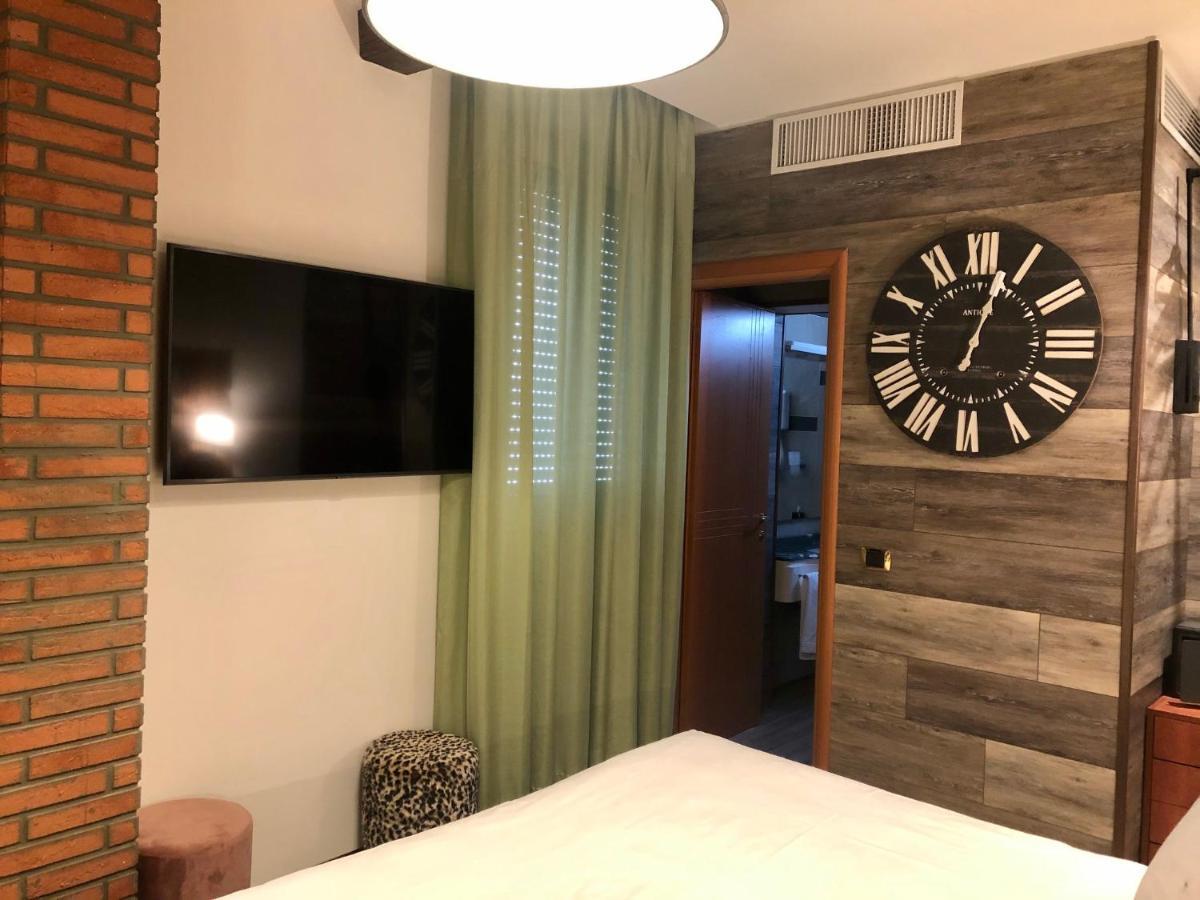 Western Maison B Rimini
