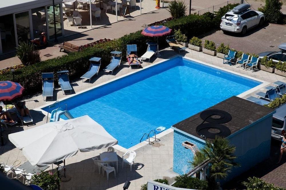 Paloma Front Chiringuitos Time Hotel 3*