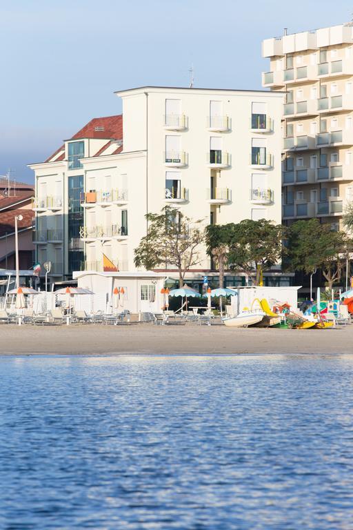 Hotel Emilia 3*