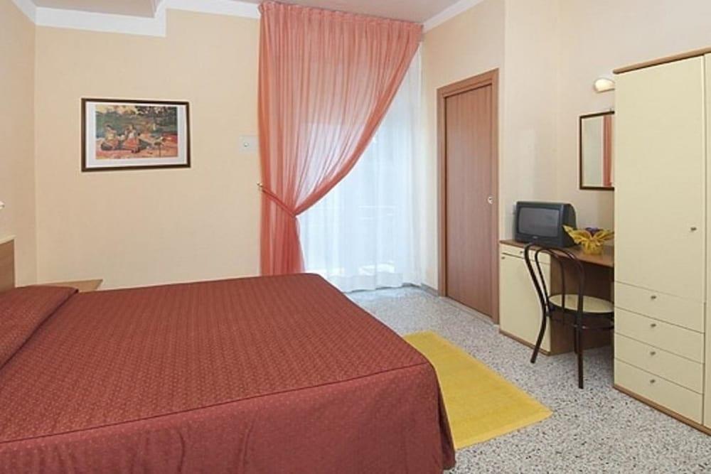 Dusseldorf 3* Rimini