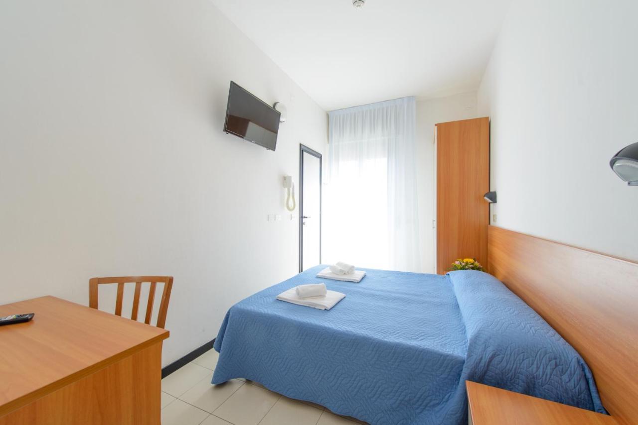 Hotel Paloma Front Chiringuitos Time 3*