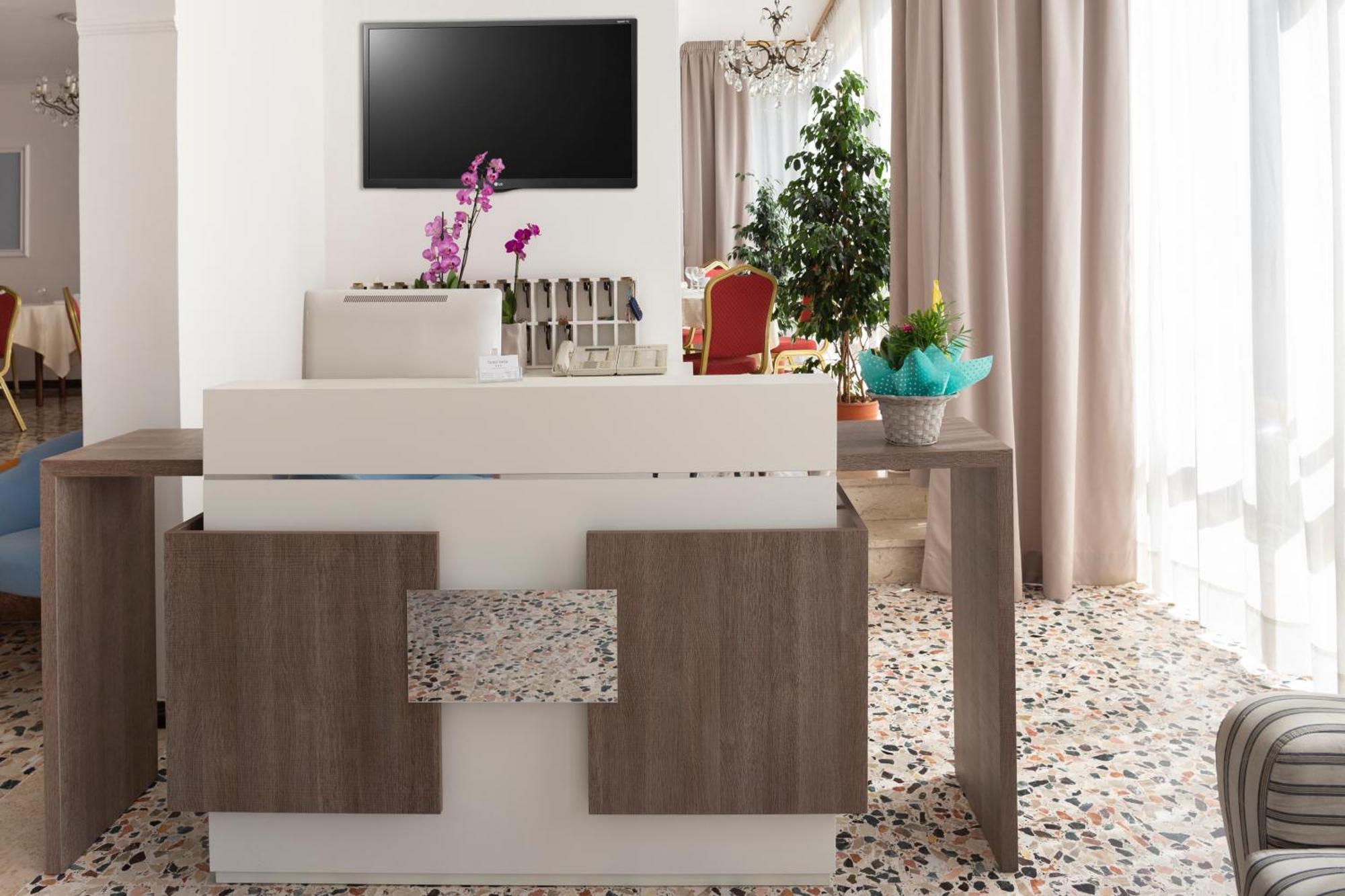 Italia Boutique Hotel 3*