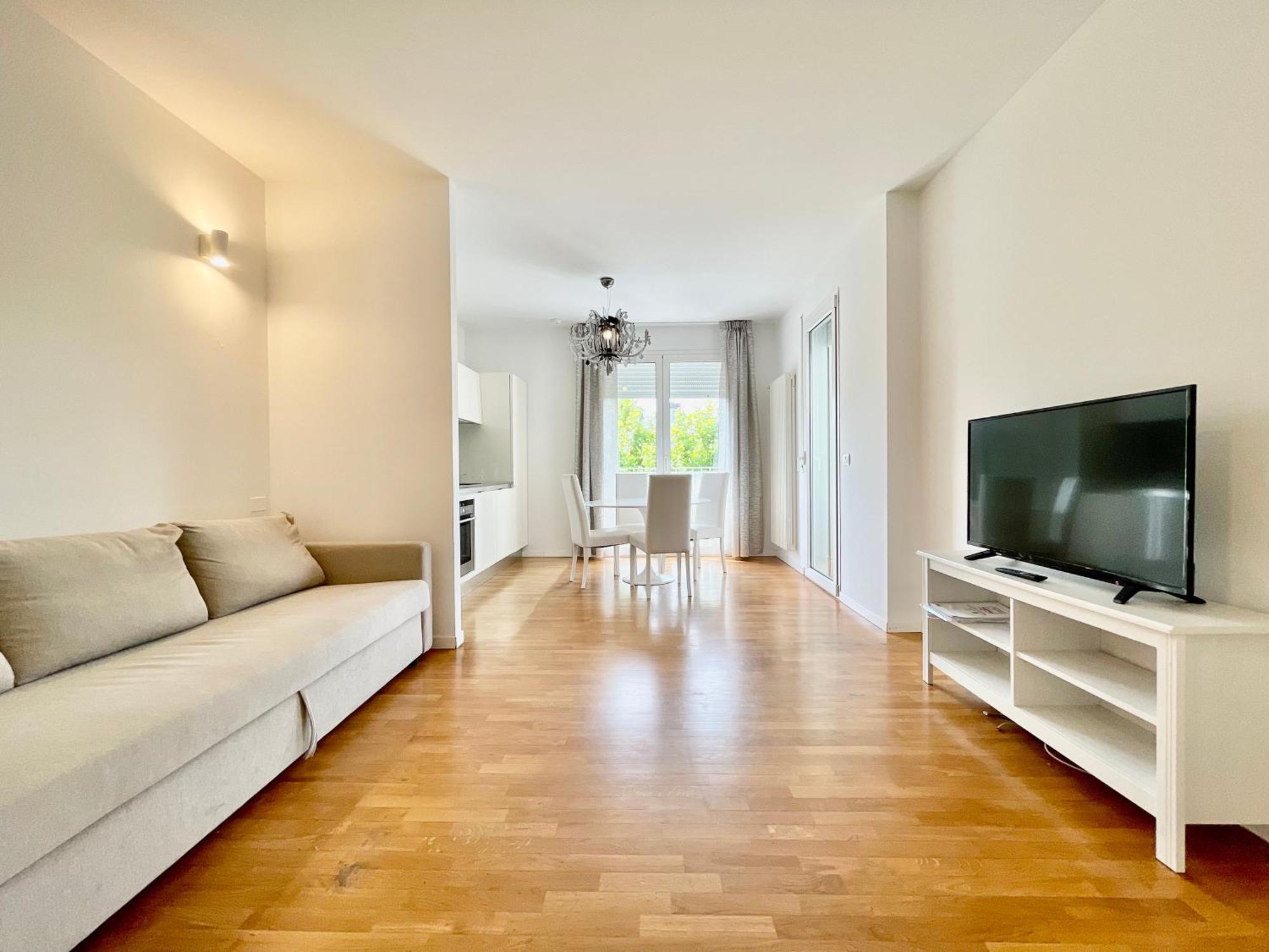 Attico Con Garage E Ampia Terrazza Privata