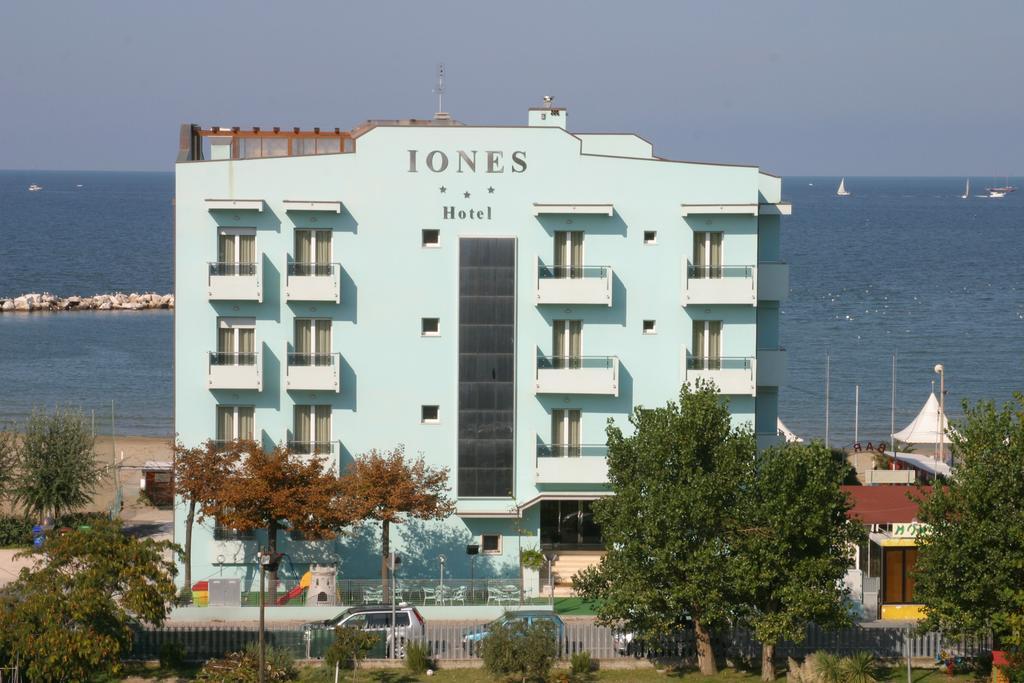 Iones Hotel