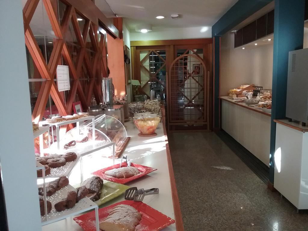 Hotel Carol 3*