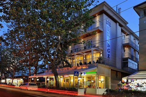 Bridge Hotel