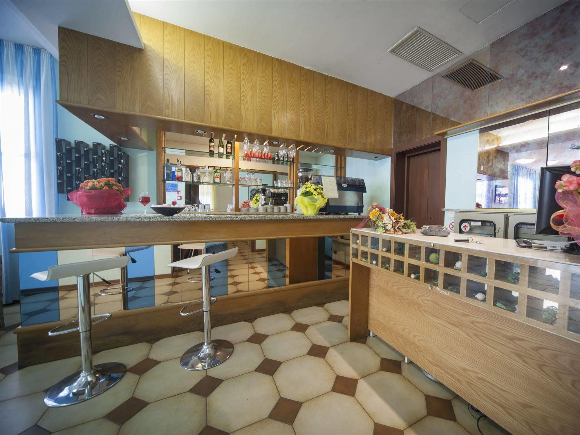 Luna Hotel 3*