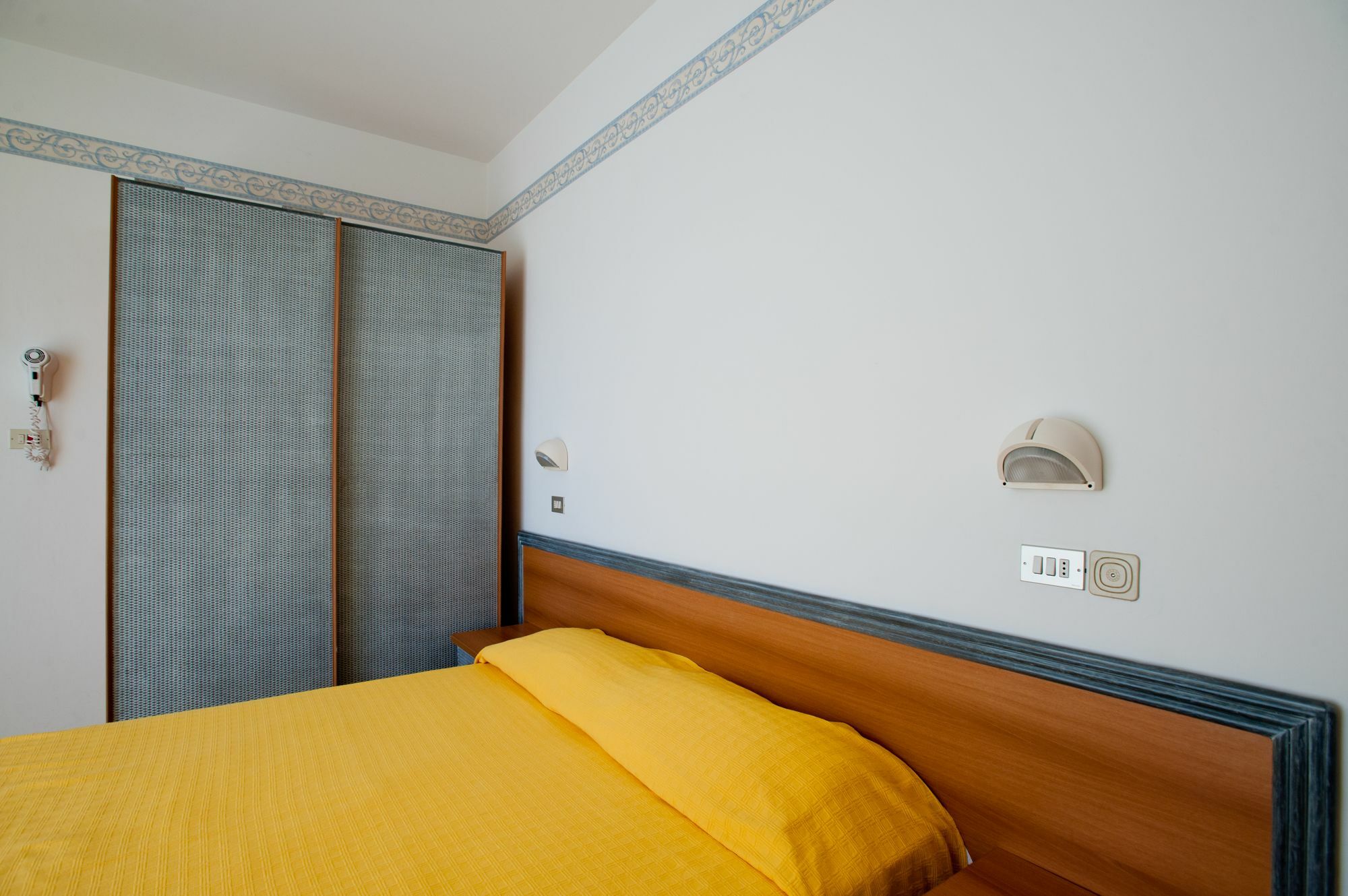 Mauri Hotel 2*